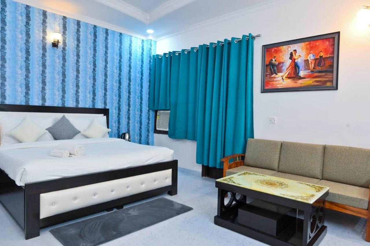 Hotel Wild Rose New Delhi Eksteriør billede
